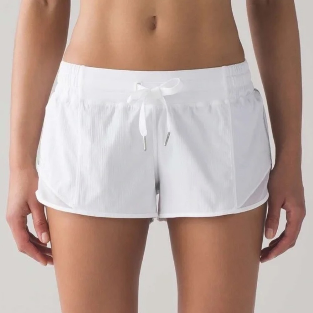 🤍 Lululemon Hotty Hot Shorts (Old Style) 2.5” 🤍